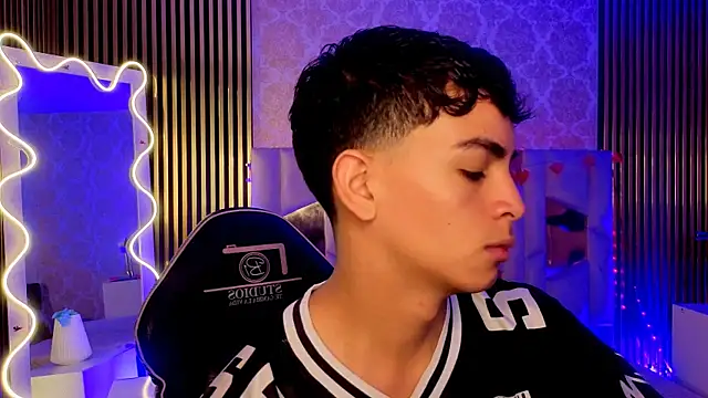 Snapshot of LIHIAN_TAY chatting on April 5, 2026, 12:46 pm LIHIAN TAY online show from April 5, 2026, 12:46 pm