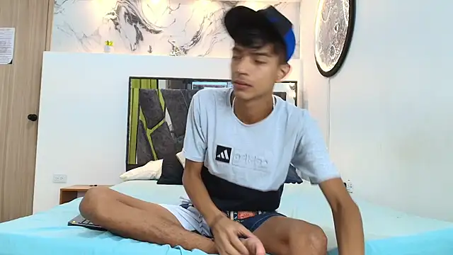 PRETTY SEX1 online show from September 18, 2025, 7:10 am