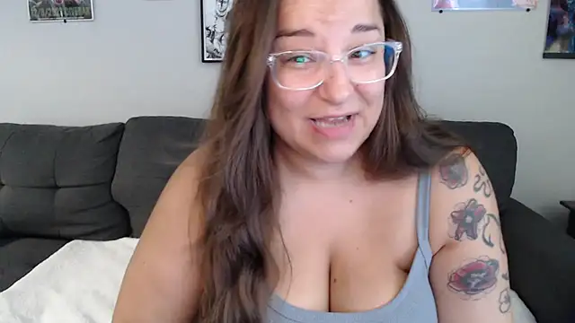 Snapshot of MoonBalloons chatting on September 13, 2025, 6:29 pm MoonBalloons online show from September 13, 2025, 6:29 pm