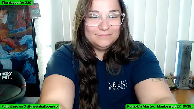 Snapshot of MoonBalloons chatting on October 1, 2025, 6:58 pm MoonBalloons online show from October 1, 2025, 6:58 pm