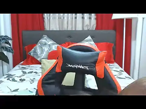 MarielRose143 online show from May 19, 2026, 4:24 pm