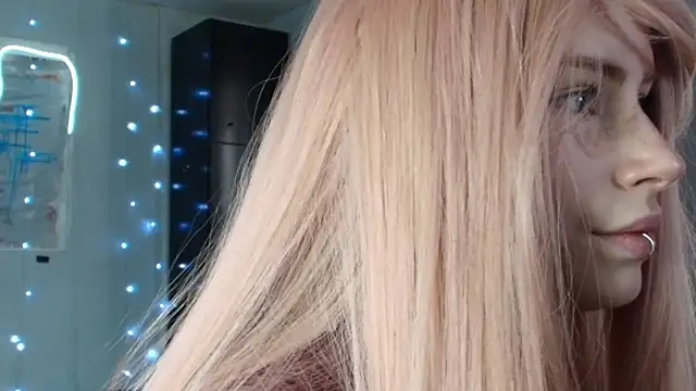 Snapshot of PieraMarch chatting on October 5, 2025, 9:18 am PieraMarch online show from October 5, 2025, 9:18 am