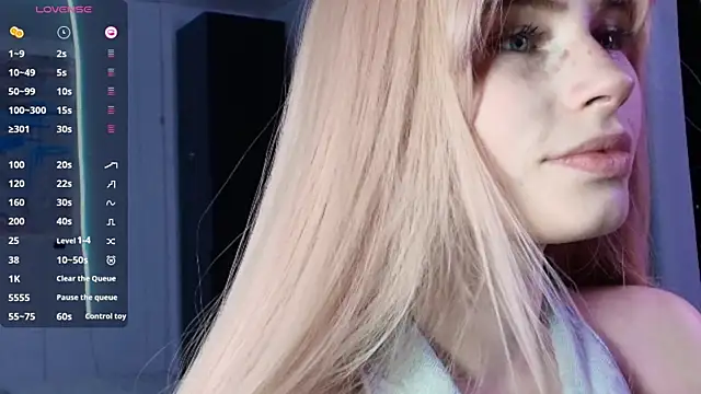 Snapshot of PieraMarch chatting on October 21, 2025, 7:14 pm PieraMarch online show from October 21, 2025, 7:14 pm