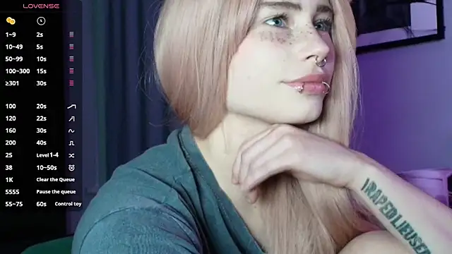 Snapshot of PieraMarch chatting on October 23, 2025, 7:01 pm PieraMarch online show from October 23, 2025, 7:01 pm