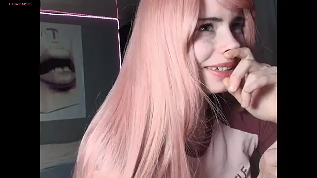 PieraMarch online show from April 17, 2026, 7:50 pm