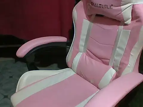 Snapshot of petite_sexy21 chatting on February 25, 2026, 1:21 pm petite sexy21 online show from February 25, 2026, 1:21 pm