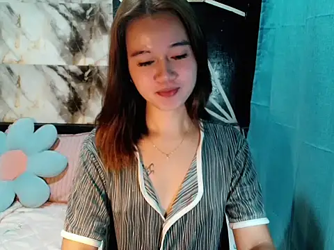 urgirl mikah online show from December 3, 2025, 4:42 am