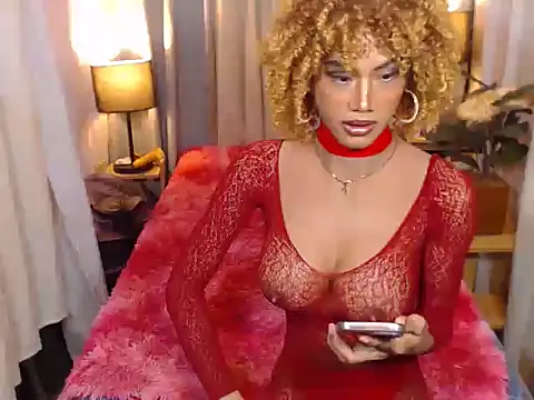 DAYANARAHFOX online show from March 4, 2026, 11:00 pm