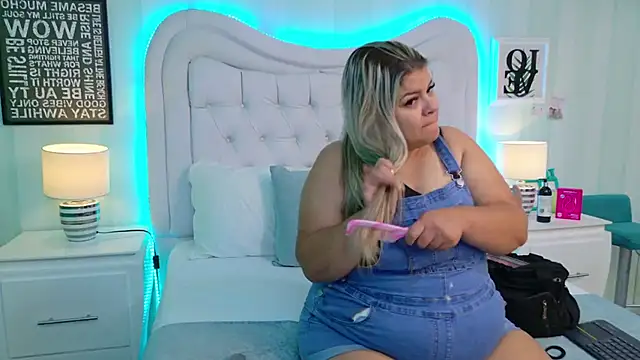 KiimBrooks online show from November 24, 2025, 10:59 am