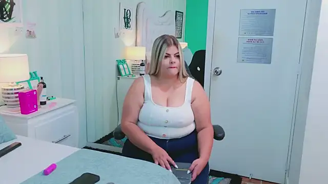 KiimBrooks online show from December 21, 2025, 11:06 am