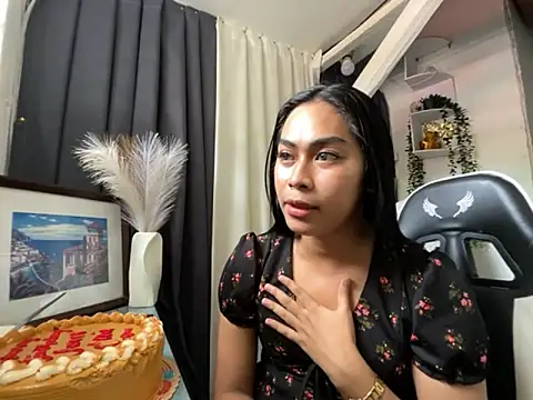 Snapshot of Sweetasian_cum chatting on October 4, 2025, 4:32 am Sweetasian cum online show from October 4, 2025, 4:32 am