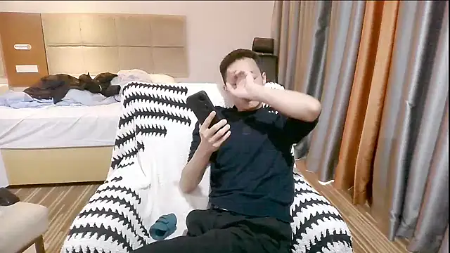 Tsia-Die online show from November 11, 2025, 6:13 am