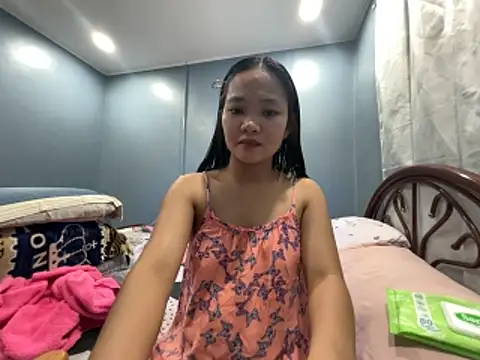 Snapshot of princess_janine chatting on February 6, 2026, 12:19 pm princess janine online show from February 6, 2026, 12:19 pm