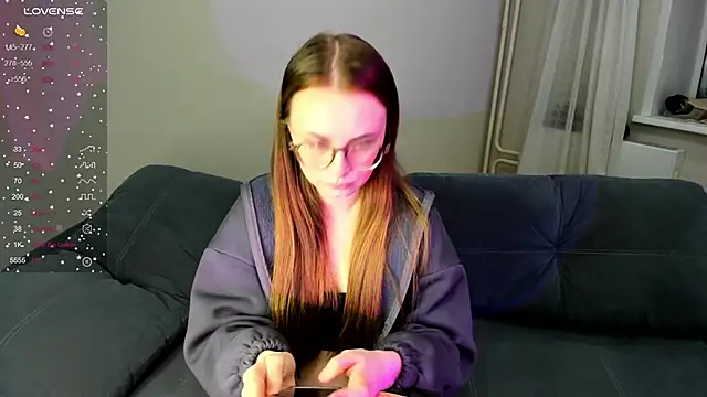 Snapshot of MewStella chatting on December 3, 2025, 7:45 pm MewStella online show from December 3, 2025, 7:45 pm