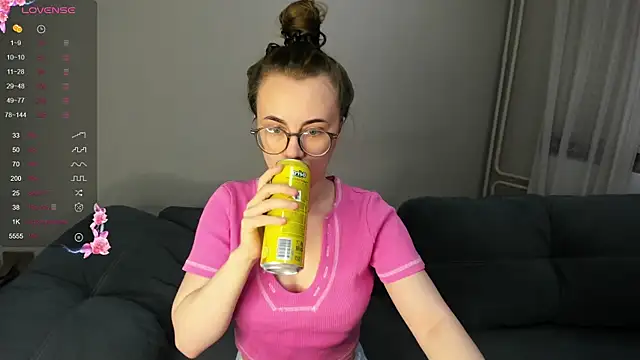 Snapshot of MewStella chatting on December 14, 2025, 12:16 am MewStella online show from December 14, 2025, 12:16 am