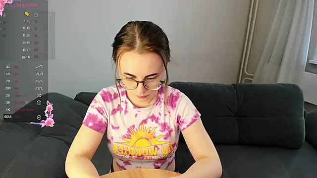 Snapshot of MewStella chatting on January 8, 2026, 6:37 am MewStella online show from January 8, 2026, 6:37 am