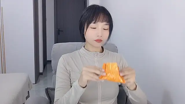 Snapshot of Lisa-3333 chatting on November 9, 2025, 2:15 pm Lisa-3333 online show from November 9, 2025, 2:15 pm