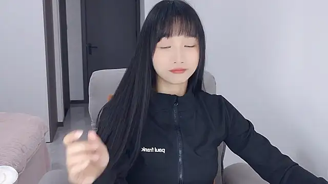 Snapshot of Lisa-3333 chatting on December 21, 2025, 1:40 pm Lisa-3333 online show from December 21, 2025, 1:40 pm