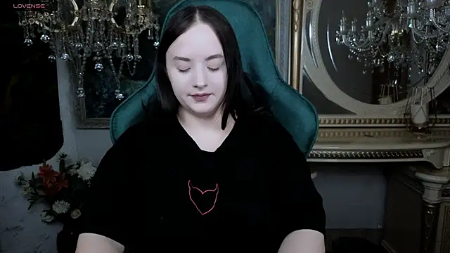 LaraBenson  online show from November 29, 2025, 10:51 am