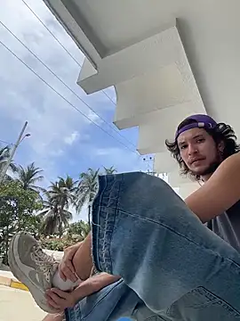 Luxx 14 online show from April 23, 2026, 5:37 pm