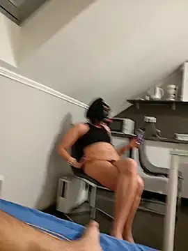 Snapshot of Sandrasweetgirl chatting on February 2, 2026, 5:11 pm Sandrasweetgirl online show from February 2, 2026, 5:11 pm