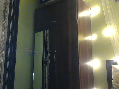 mickle james online show from November 10, 2025, 8:19 pm