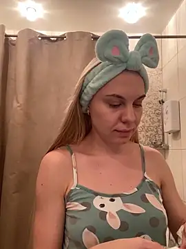 LiSinDoll online show from November 14, 2025, 6:23 am