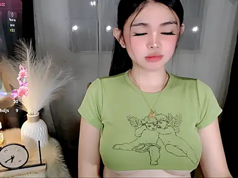 Snapshot of Bianca_cedine12 chatting on May 5, 2026, 12:51 am Bianca cedine12 online show from May 5, 2026, 12:51 am