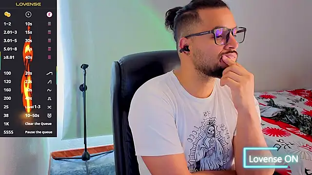 Ernesto-Rodriguez82 online show from October 29, 2025, 6:42 pm