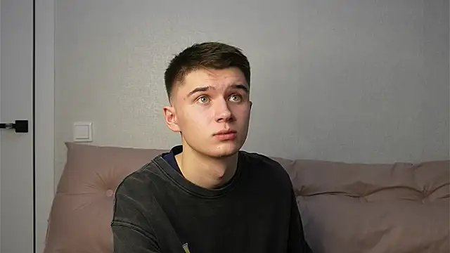 Snapshot of SherlockMax chatting on November 6, 2025, 7:04 pm SherlockMax online show from November 6, 2025, 7:04 pm