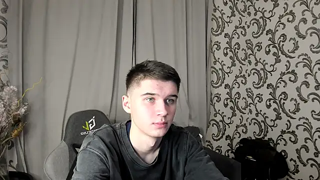 Snapshot of SherlockMax chatting on November 8, 2025, 7:23 pm SherlockMax online show from November 8, 2025, 7:23 pm