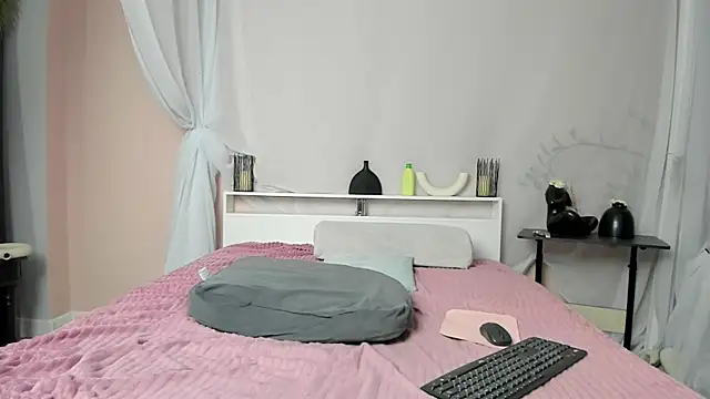 Snapshot of SherlockMax chatting on January 13, 2026, 7:24 am SherlockMax online show from January 13, 2026, 7:24 am