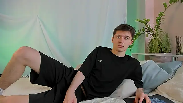 Snapshot of SherlockMax chatting on February 15, 2026, 7:43 pm SherlockMax online show from February 15, 2026, 7:43 pm