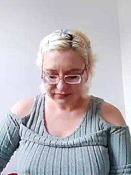 Snapshot of VikaKing chatting on September 30, 2025, 8:52 am VikaKing online show from September 30, 2025, 8:52 am