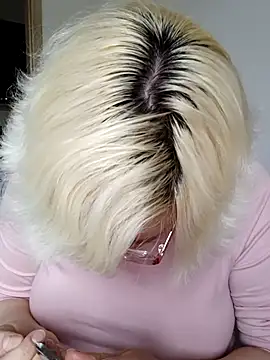 Snapshot of VikaKing chatting on October 18, 2025, 8:37 am VikaKing online show from October 18, 2025, 8:37 am