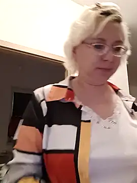 Snapshot of VikaKing chatting on October 19, 2025, 7:47 pm VikaKing online show from October 19, 2025, 7:47 pm