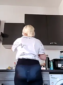 Snapshot of VikaKing chatting on October 30, 2025, 12:39 pm VikaKing online show from October 30, 2025, 12:39 pm