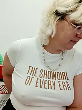 Snapshot of VikaKing chatting on November 5, 2025, 9:48 pm VikaKing online show from November 5, 2025, 9:48 pm