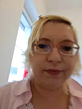 Snapshot of VikaKing chatting on December 14, 2025, 9:58 am VikaKing online show from December 14, 2025, 9:58 am