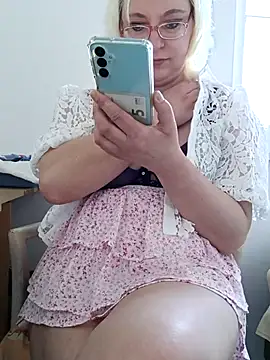 Snapshot of VikaKing chatting on December 15, 2025, 12:53 pm VikaKing online show from December 15, 2025, 12:53 pm