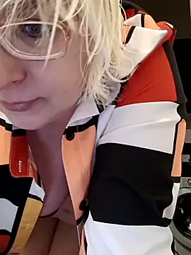 Snapshot of VikaKing chatting on December 16, 2025, 5:07 pm VikaKing online show from December 16, 2025, 5:07 pm