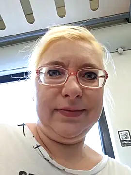 Snapshot of VikaKing chatting on January 6, 2026, 10:08 am VikaKing online show from January 6, 2026, 10:08 am