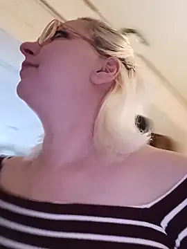 Snapshot of VikaKing chatting on February 12, 2026, 1:17 pm VikaKing online show from February 12, 2026, 1:17 pm