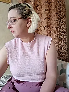 Snapshot of VikaKing chatting on March 9, 2026, 7:56 am VikaKing online show from March 9, 2026, 7:56 am