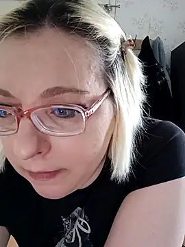 Snapshot of VikaKing chatting on March 24, 2026, 12:21 pm VikaKing online show from March 24, 2026, 12:21 pm