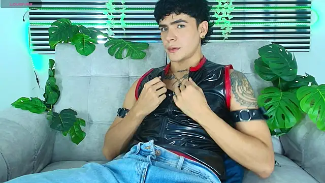 CamiiGuzmanX online show from May 22, 2026, 10:04 pm