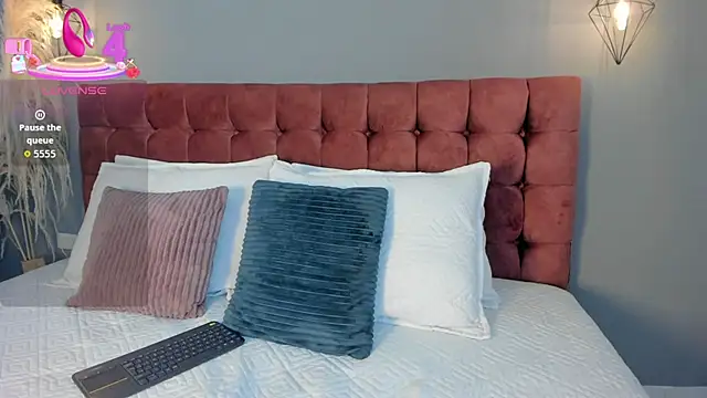 Tania 77  online show from October 24, 2025, 12:34 pm