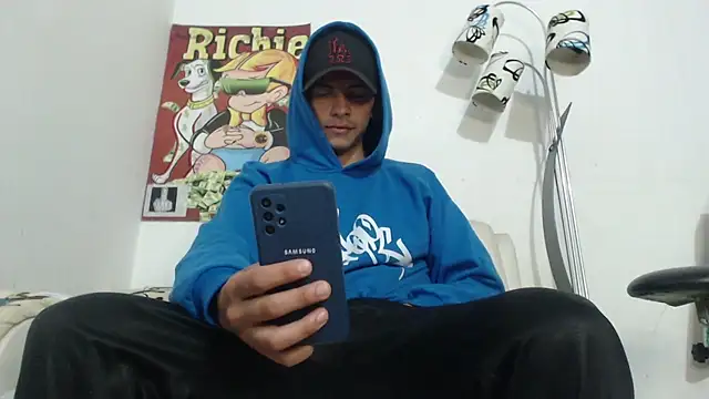 Snapshot of Thomasjons_ chatting on December 2, 2025, 1:33 am Thomasjons online show from December 2, 2025, 1:33 am