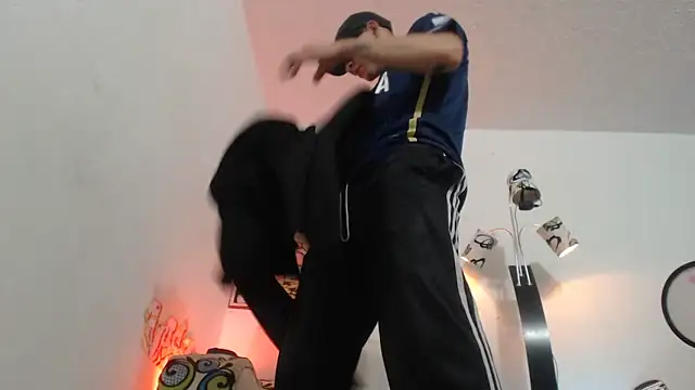 Thomasjons  online show from March 17, 2026, 2:38 am