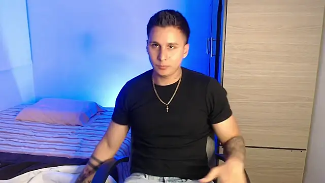 valentinosex1 online show from February 13, 2026, 11:12 pm